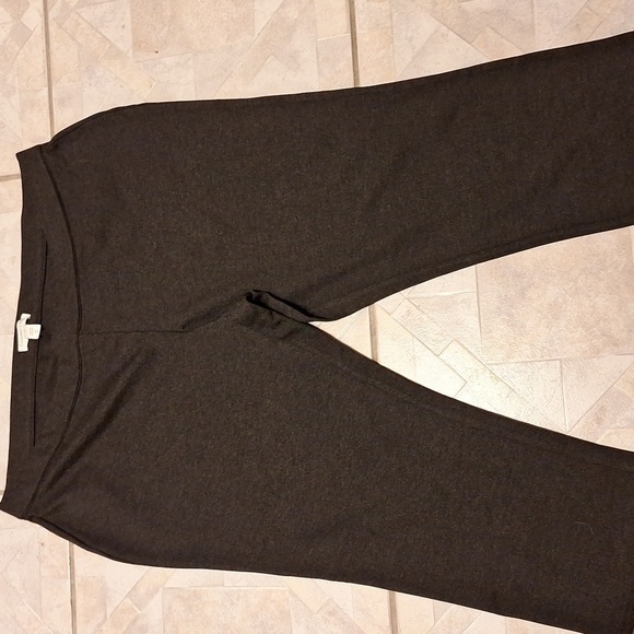 Q women's Coldwater Creek casual solid gray stretch capris 3X. EUC - Picture 1 of 4